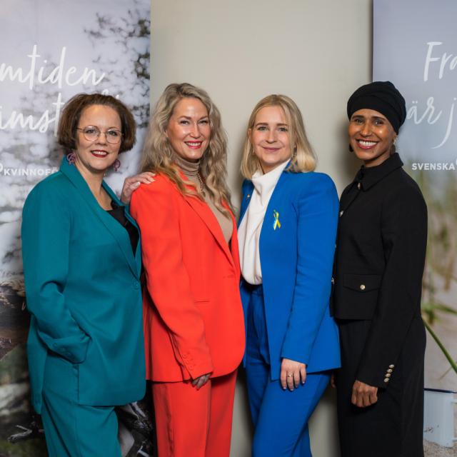Bild på Svenska Kvinnoförbundets presidium Pia Sundell, Sari Somppi, Anita Westerholm och Ramieza Mahdi